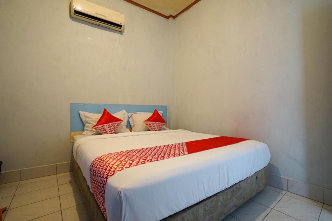 Oyo 2876 Hotel Idayu Palembang Exteriör bild