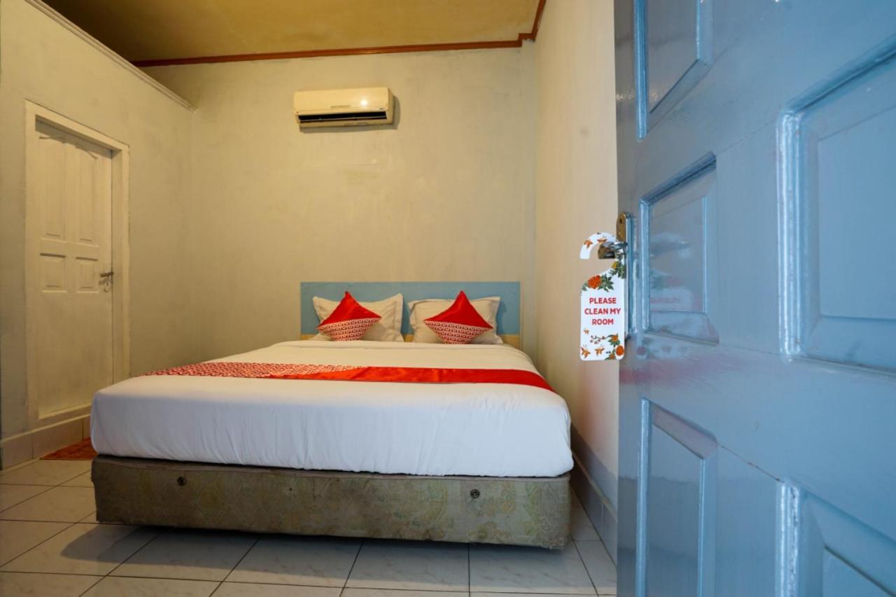 Oyo 2876 Hotel Idayu Palembang Exteriör bild