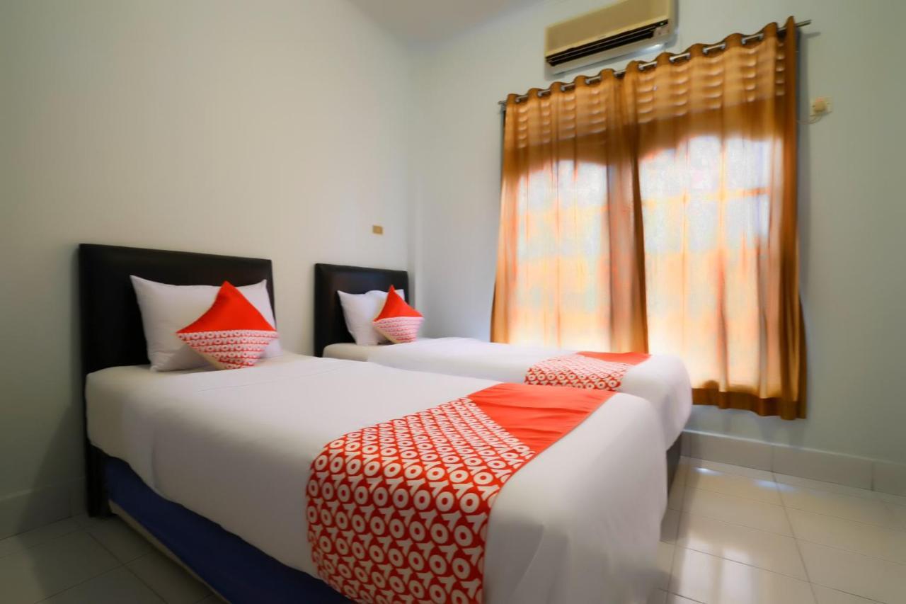 Oyo 2876 Hotel Idayu Palembang Exteriör bild