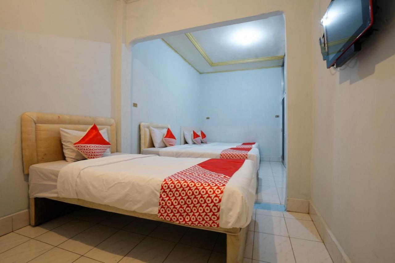 Oyo 2876 Hotel Idayu Palembang Exteriör bild