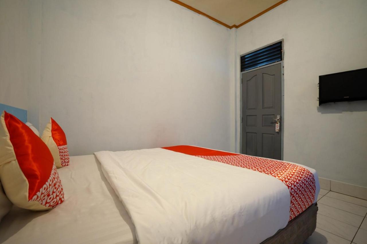 Oyo 2876 Hotel Idayu Palembang Exteriör bild