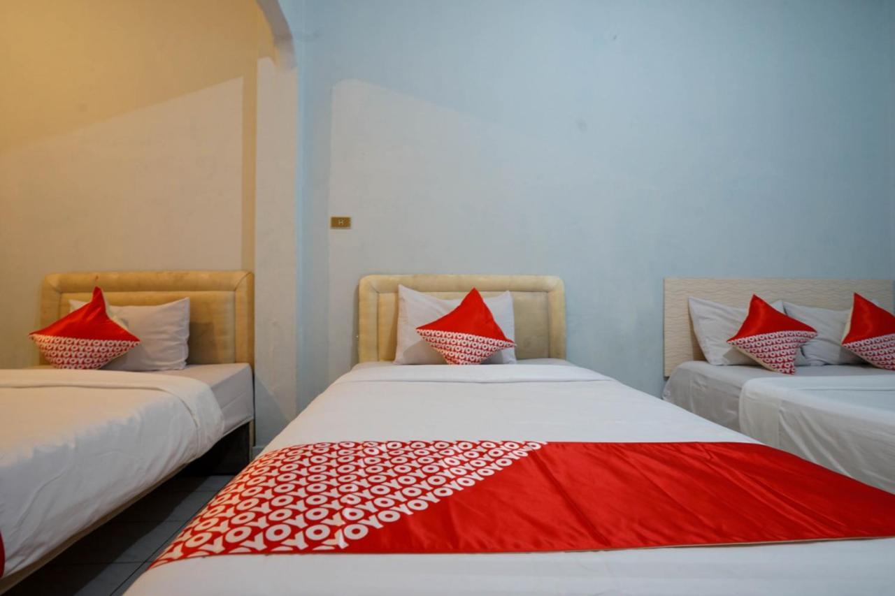 Oyo 2876 Hotel Idayu Palembang Exteriör bild
