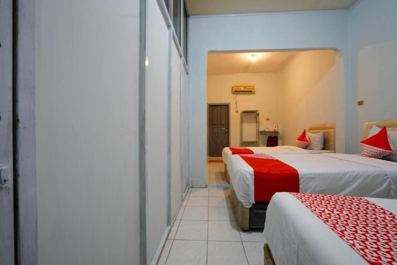 Oyo 2876 Hotel Idayu Palembang Exteriör bild