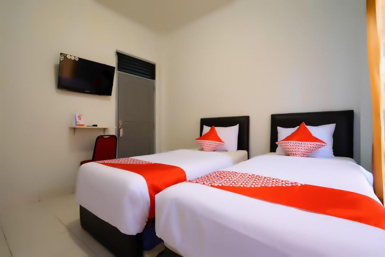 Oyo 2876 Hotel Idayu Palembang Exteriör bild