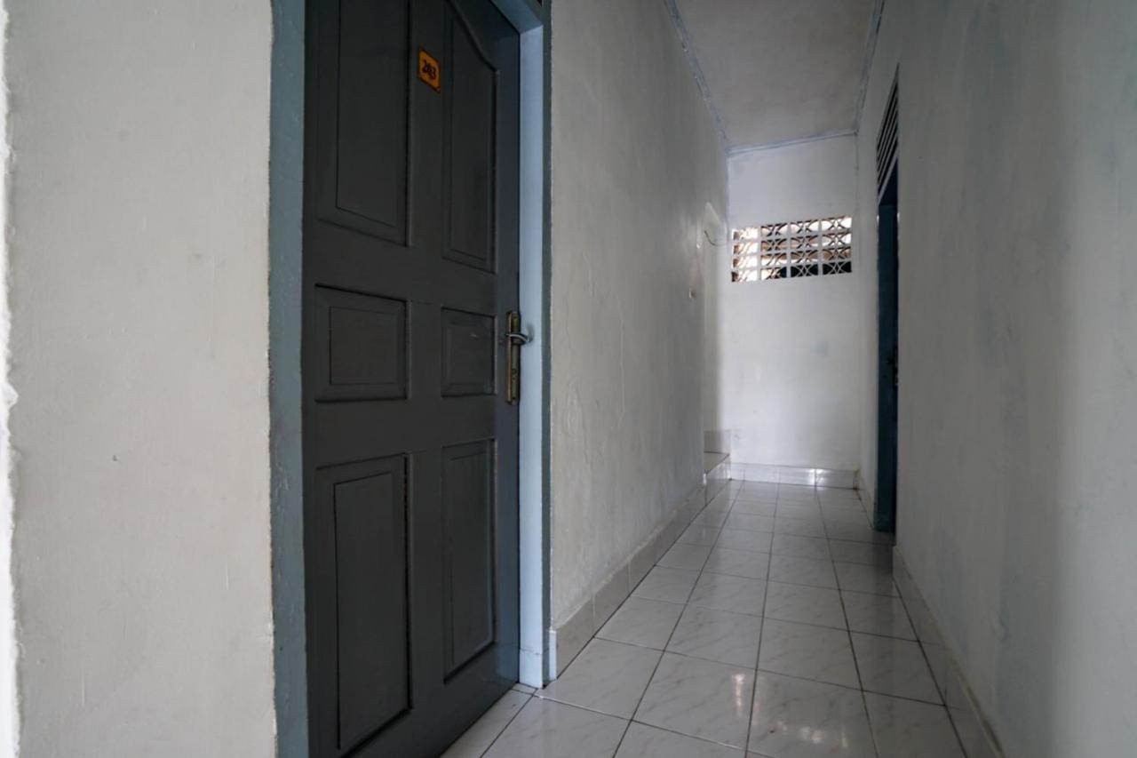 Oyo 2876 Hotel Idayu Palembang Exteriör bild