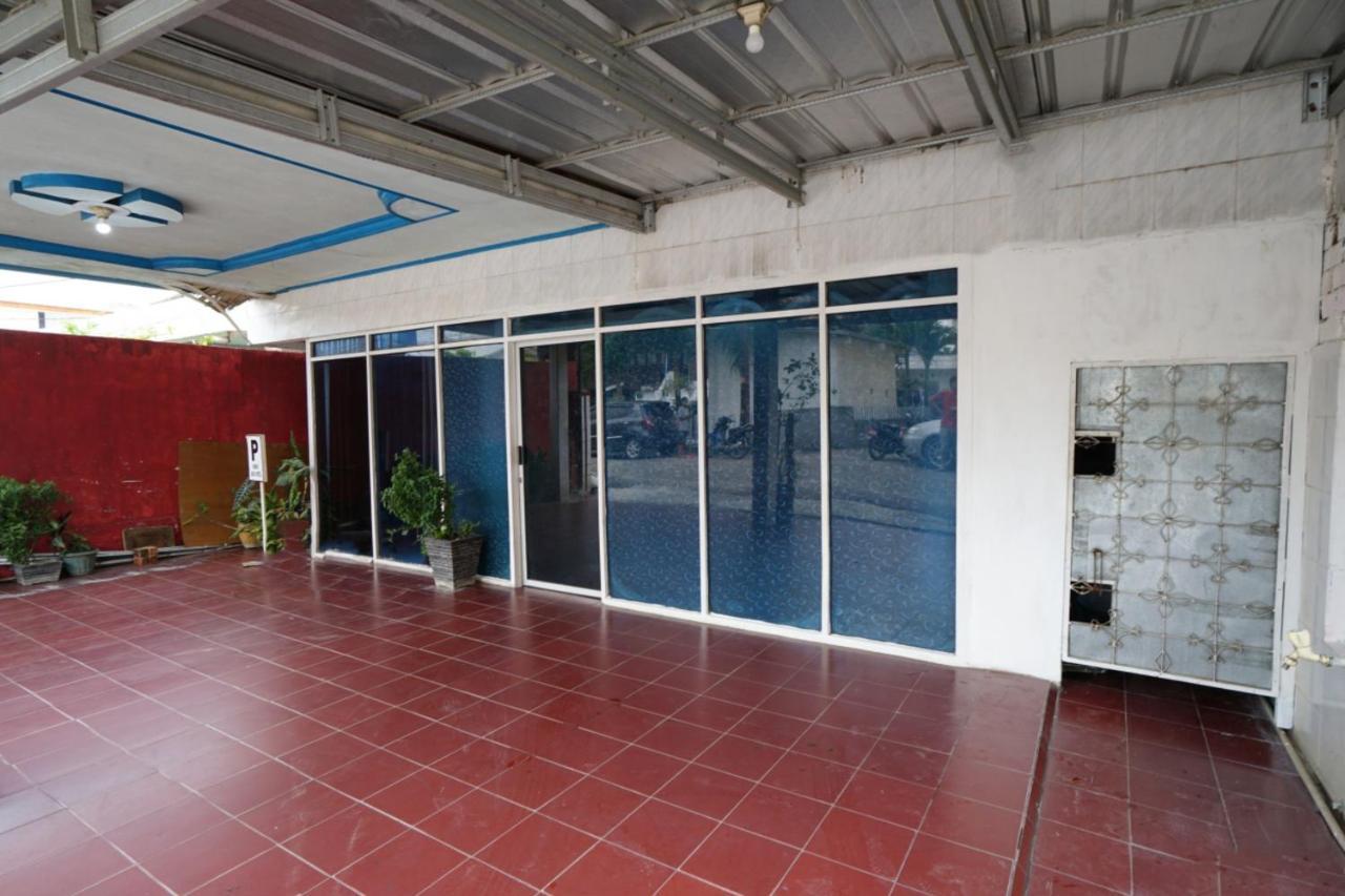 Oyo 2876 Hotel Idayu Palembang Exteriör bild