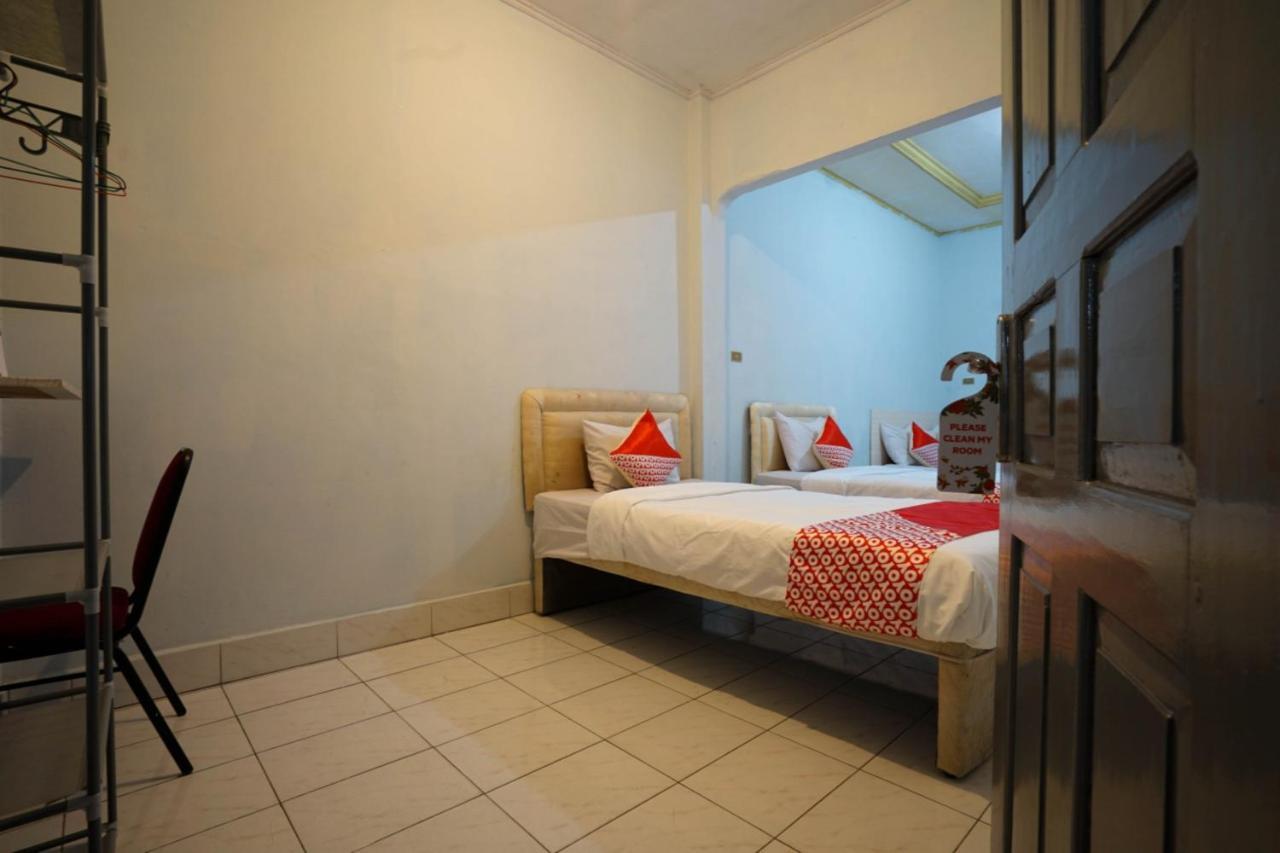 Oyo 2876 Hotel Idayu Palembang Exteriör bild