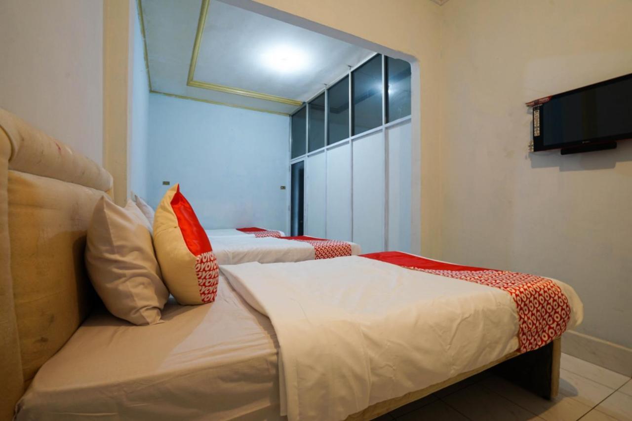 Oyo 2876 Hotel Idayu Palembang Exteriör bild