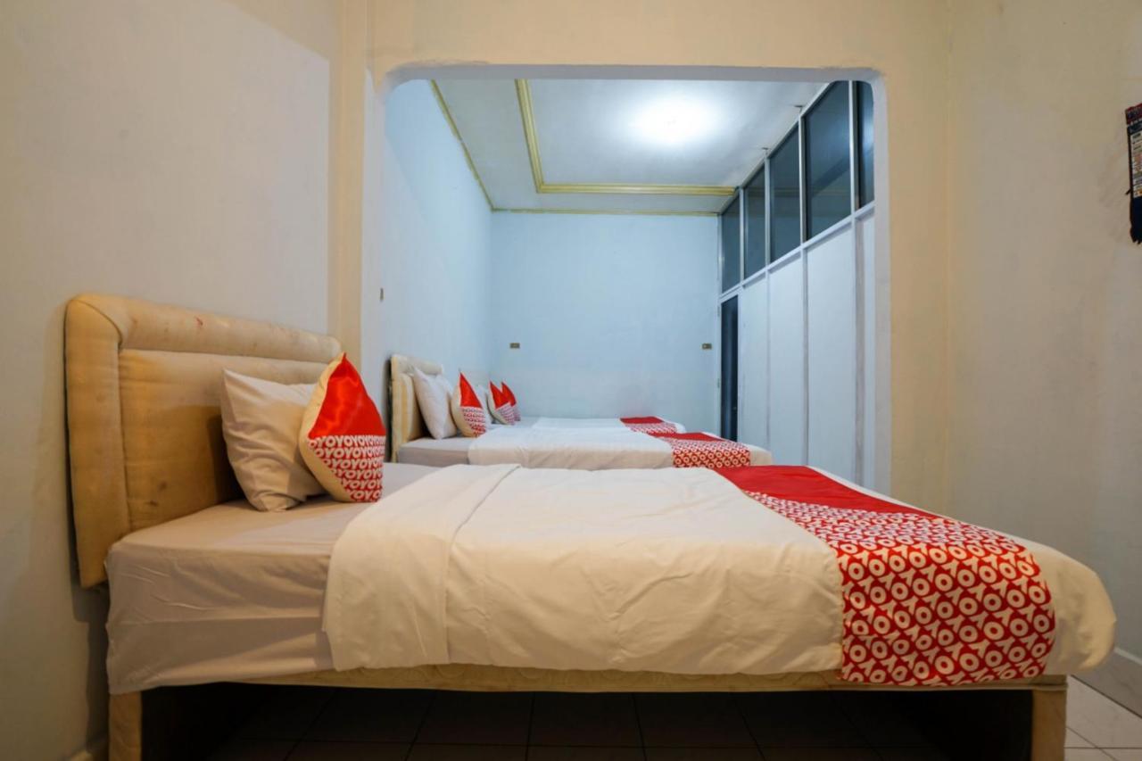 Oyo 2876 Hotel Idayu Palembang Exteriör bild