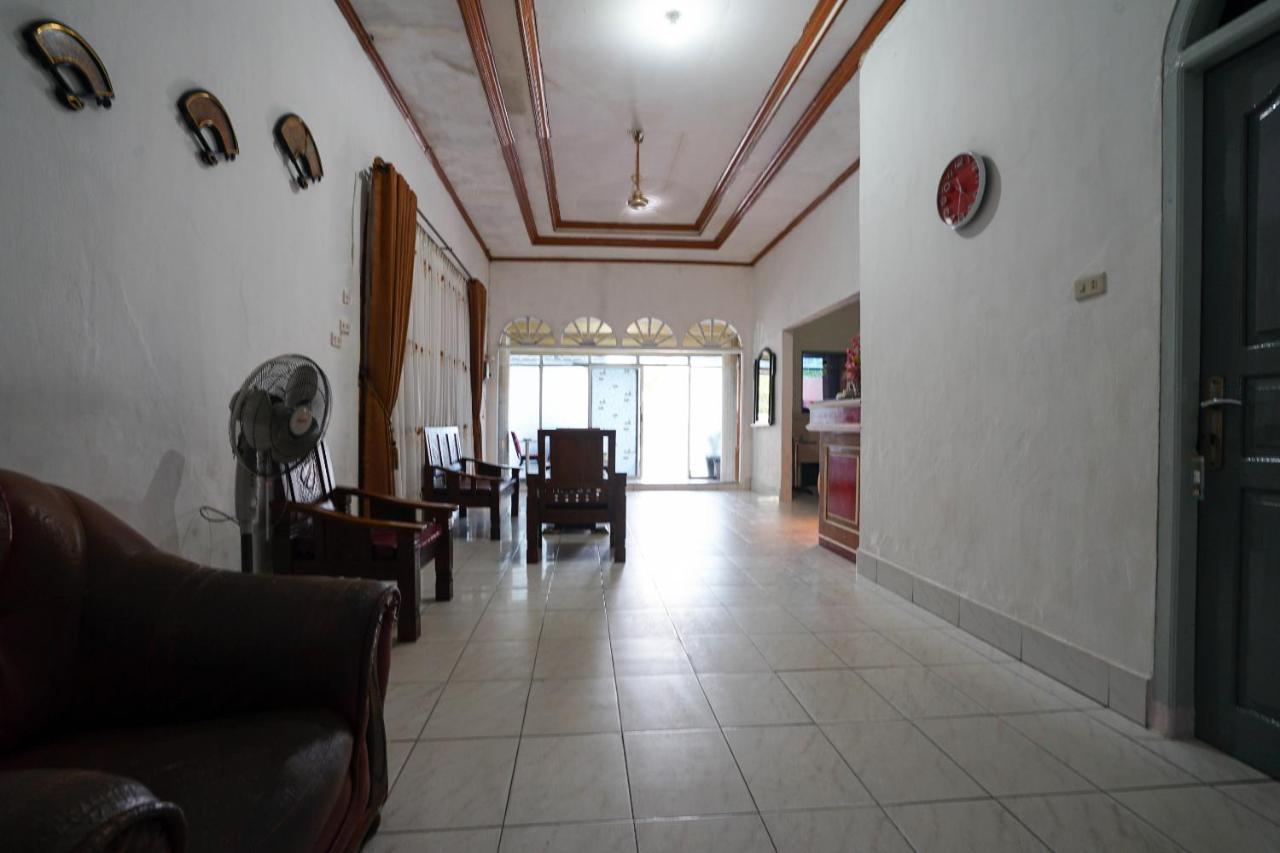 Oyo 2876 Hotel Idayu Palembang Exteriör bild