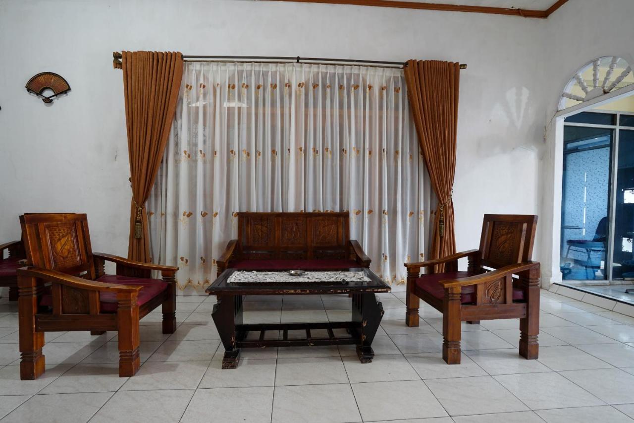 Oyo 2876 Hotel Idayu Palembang Exteriör bild